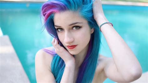 fay suicide nude|Suicide by Portrait